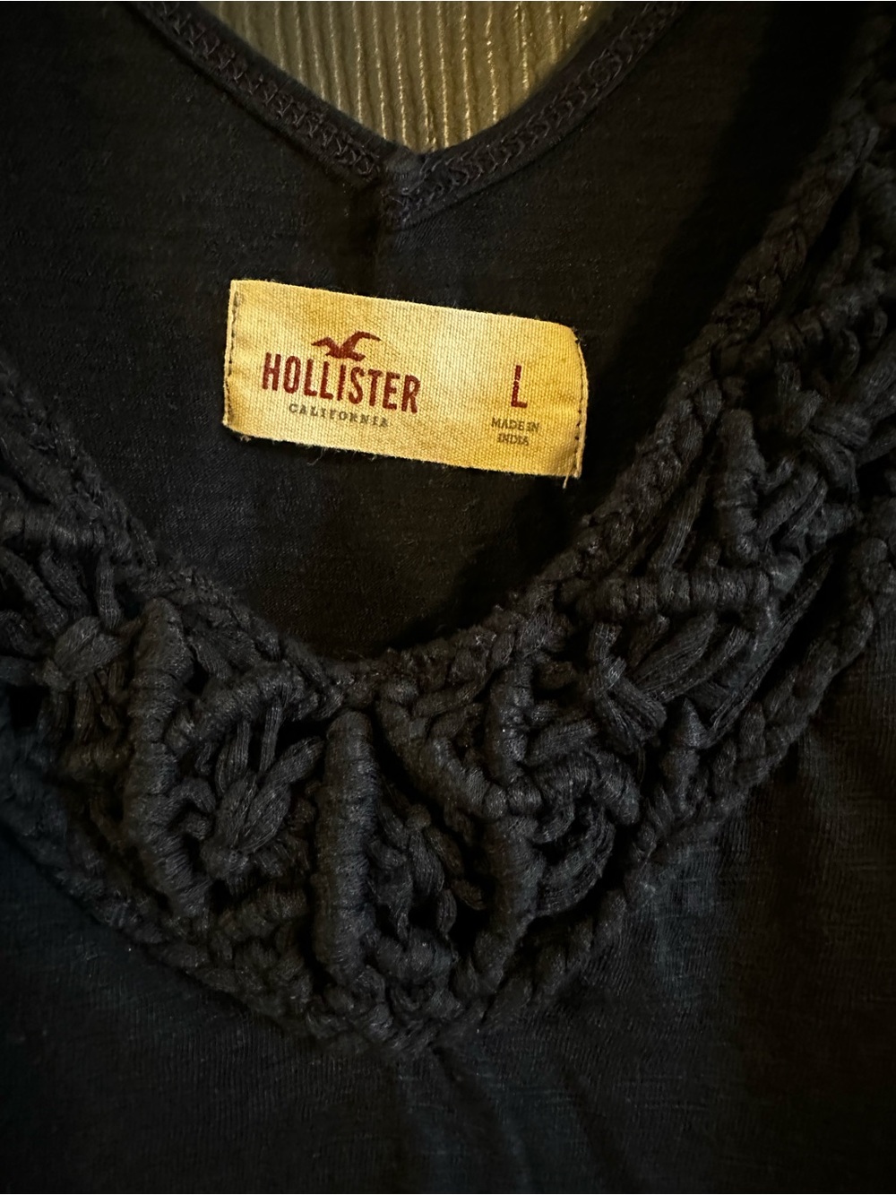 Y2K Hollister Women's Black Crochet-Trim V-Neck Tank - Picture 3 of 3